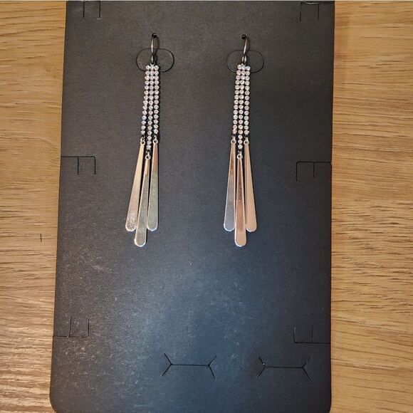 Jewelry - Dangle Earrings 